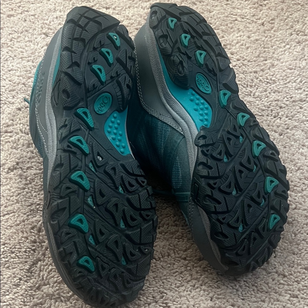 Oboz Women's Teal Athletic Trail Shoes
New without the box - Picture 3 of 8